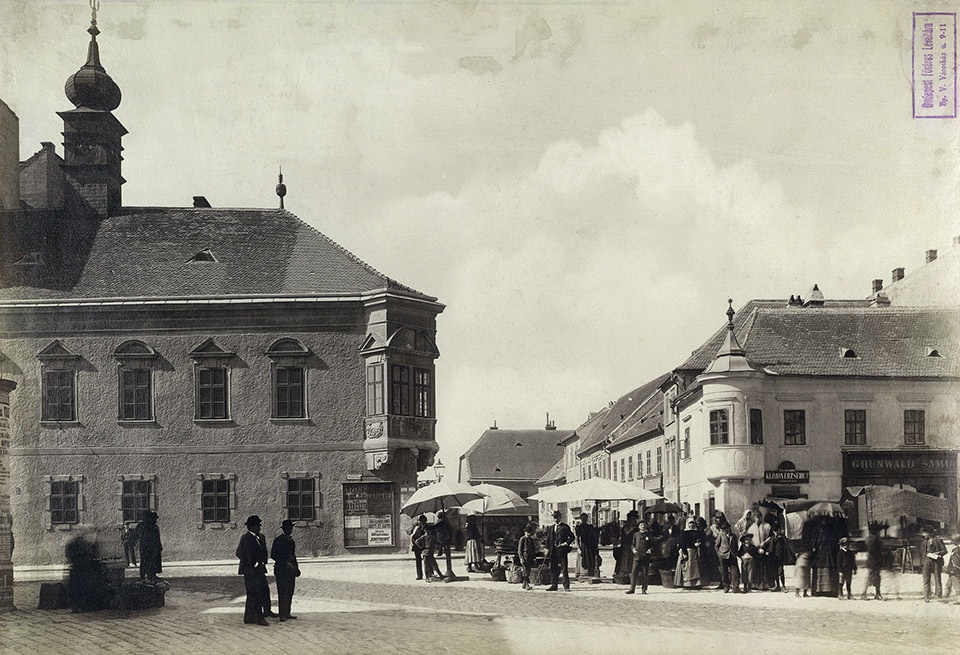 reconstruction modernization and extension of historic town hall of buda by hetedik muterem ltd