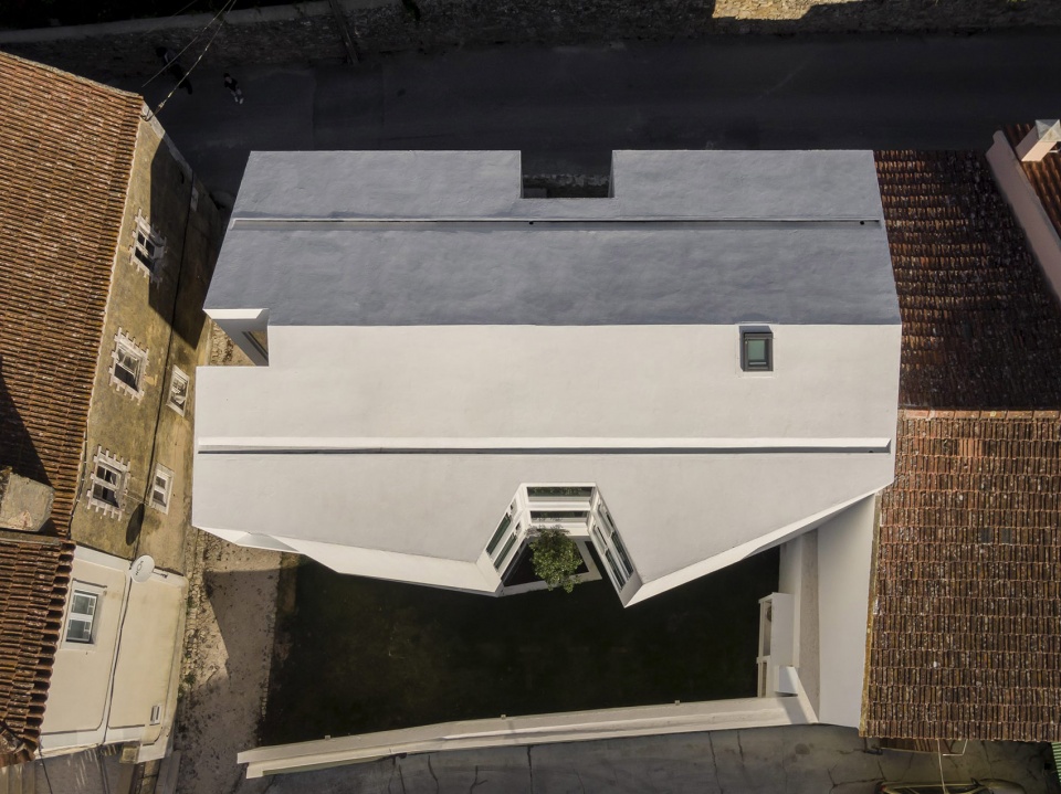 mafra house by joao tiago aguiar