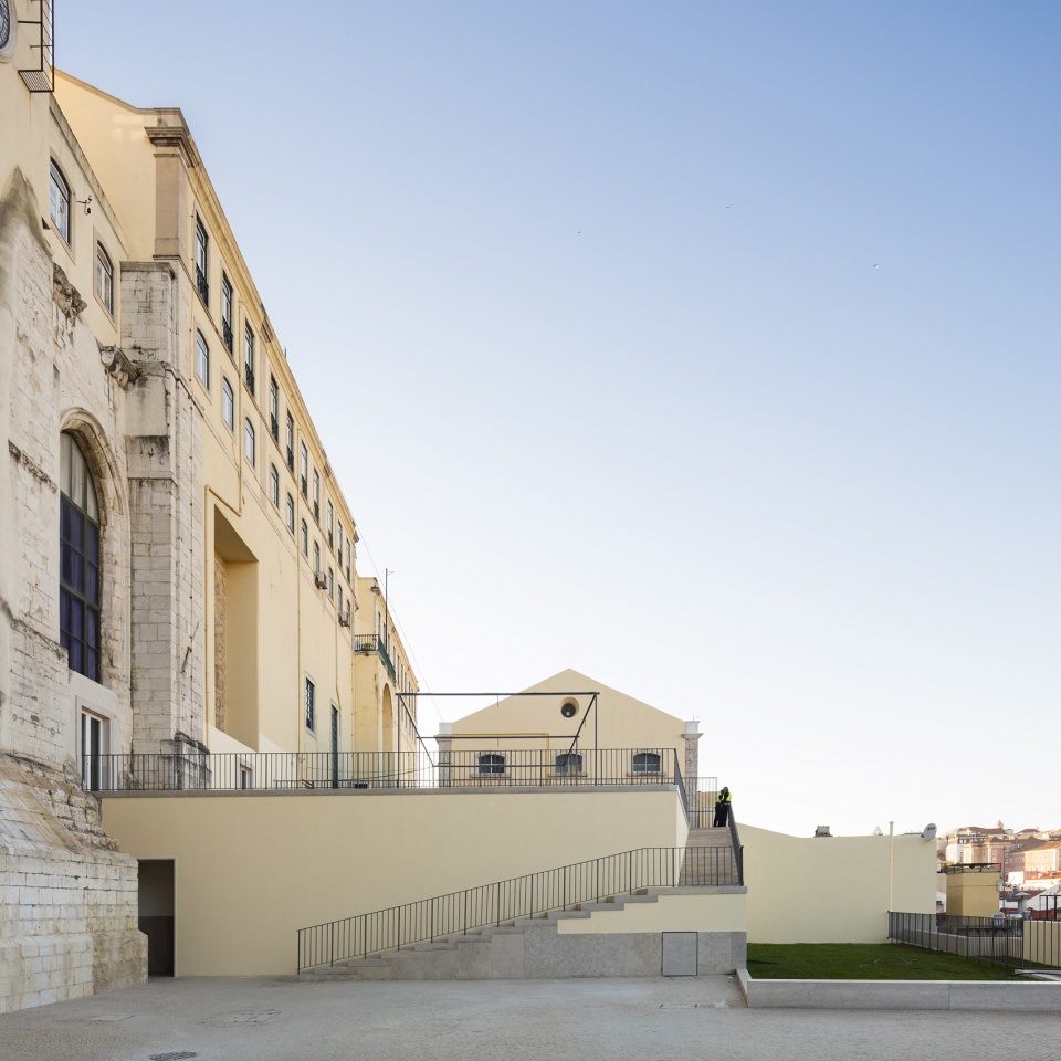 chiado public space by carlos castanheira