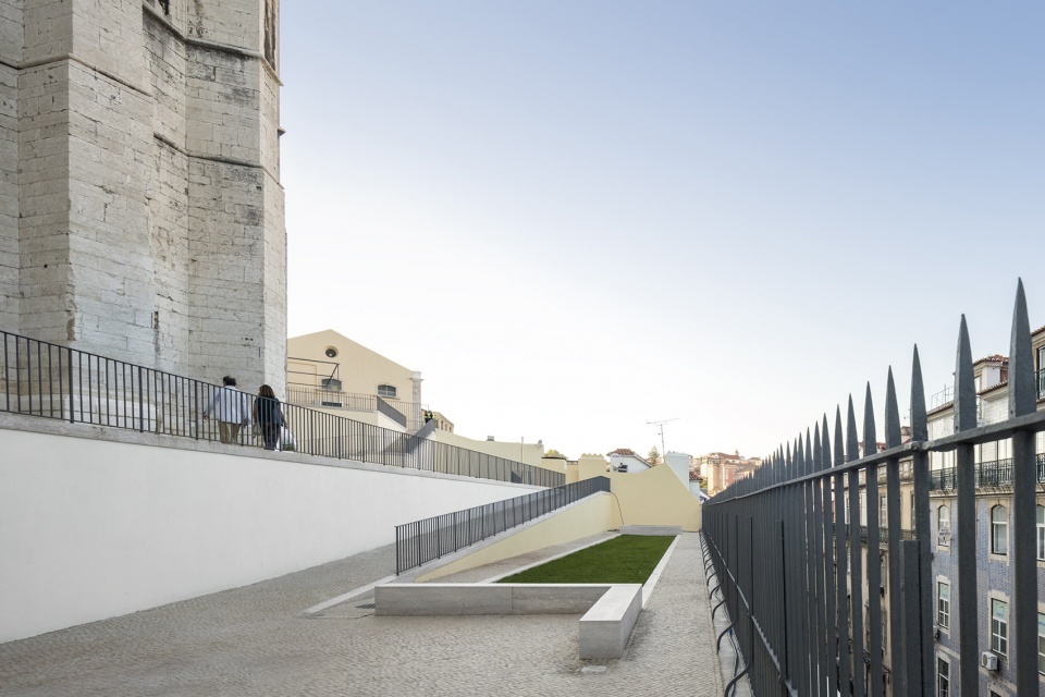chiado public space by carlos castanheira