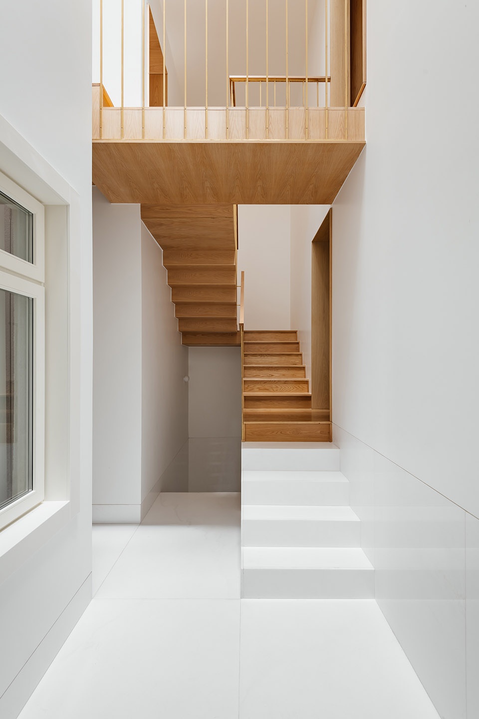 building in costa do castelo by aurora arquitectos