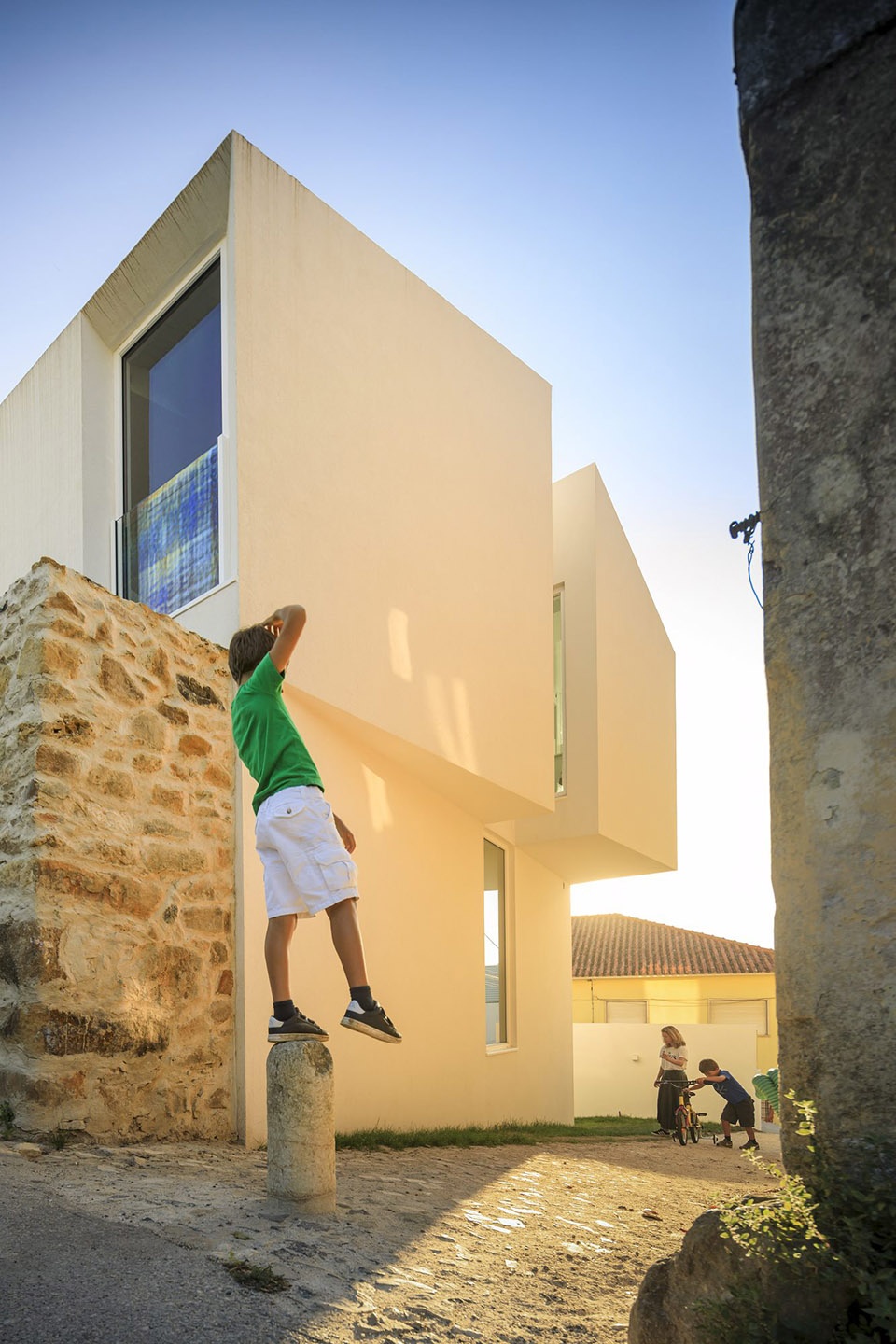 mafra house by joao tiago aguiar