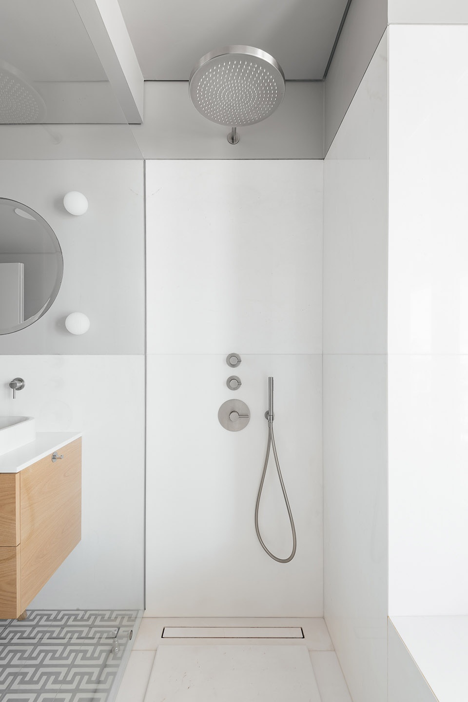 building in costa do castelo by aurora arquitectos