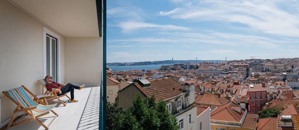 building in costa do castelo by aurora arquitectos