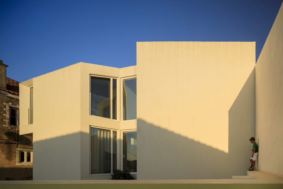 mafra house by joao tiago aguiar