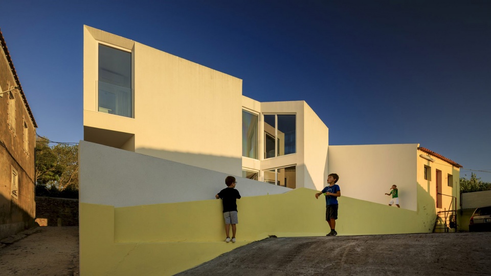 mafra house by joao tiago aguiar