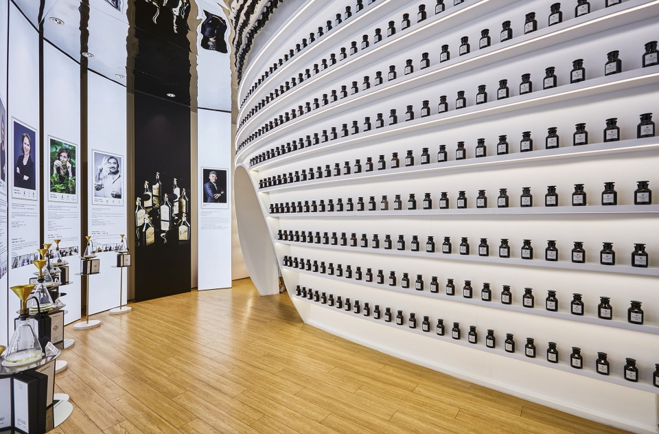VIVINEVO fragrance art gallery SODA