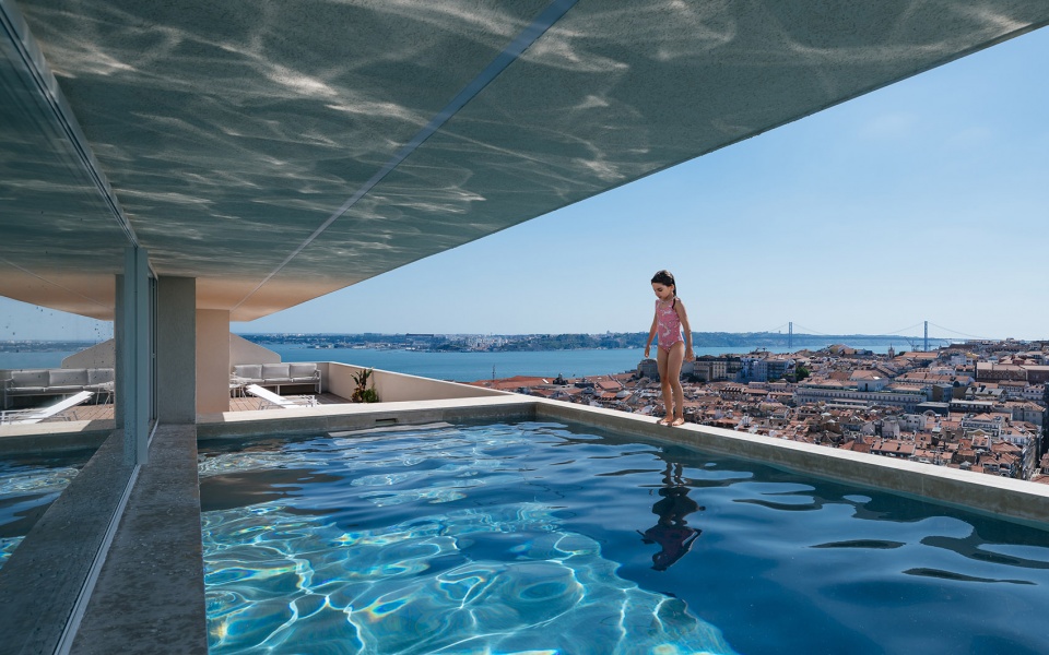 building in costa do castelo by aurora arquitectos