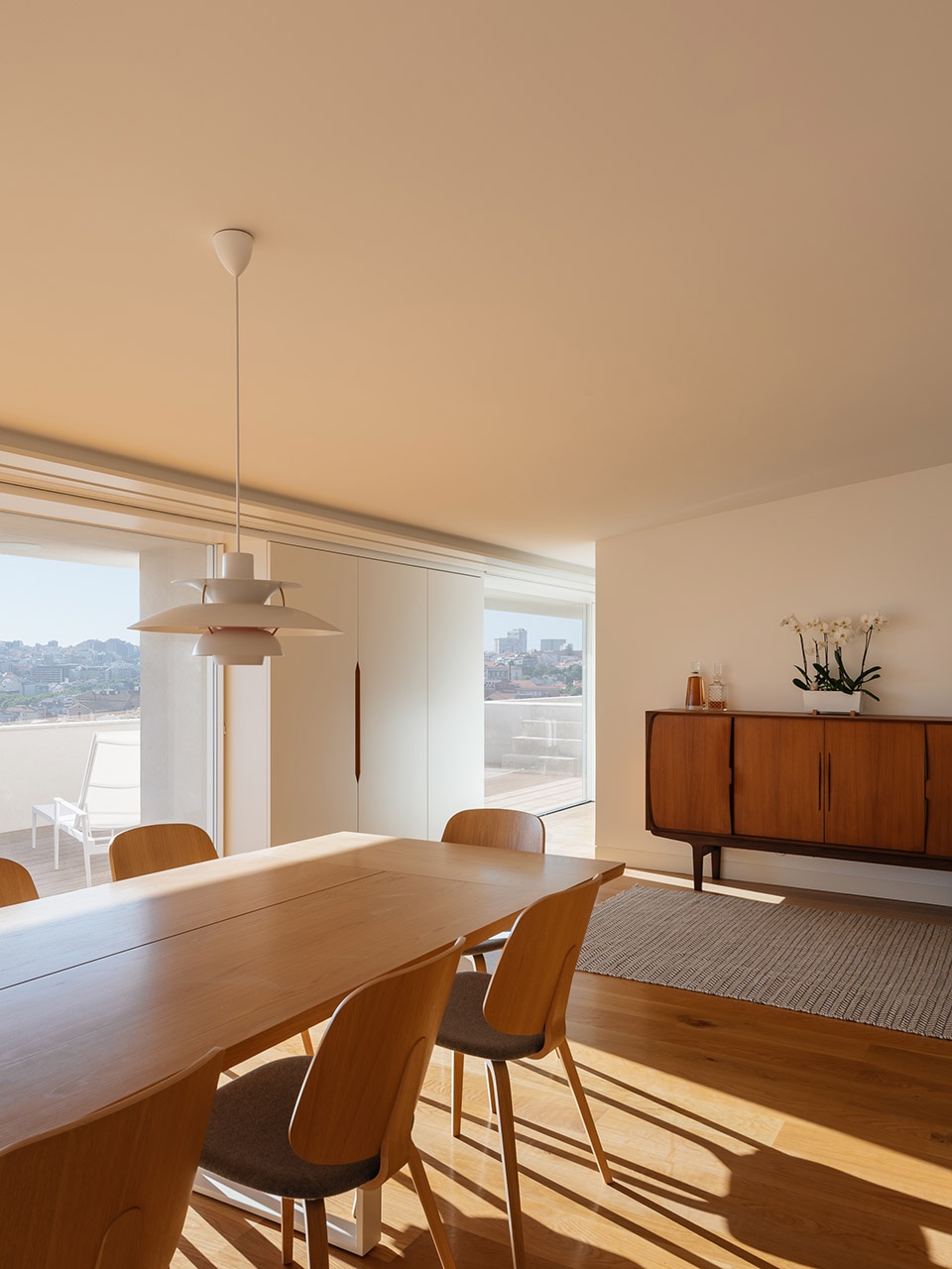 building in costa do castelo by aurora arquitectos