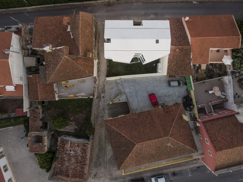 mafra house by joao tiago aguiar