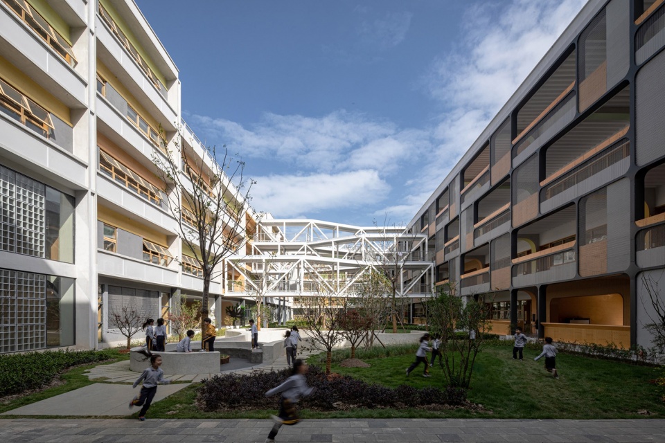 Huazhan Campus of Shanghai Gaoan Road No. 1 Primary School Scenic Architecture Office