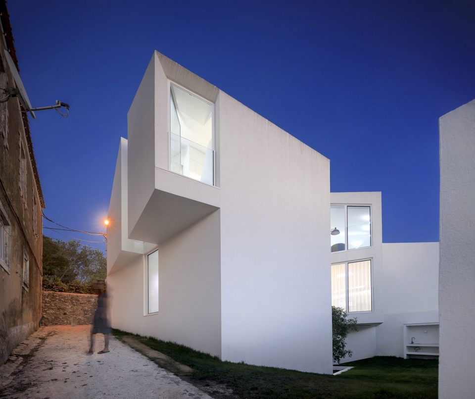 mafra house by joao tiago aguiar