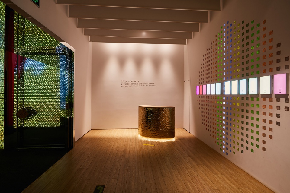 VIVINEVO fragrance art gallery SODA