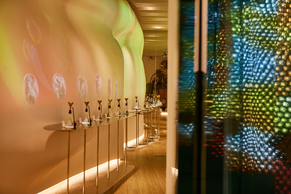 VIVINEVO fragrance art gallery SODA