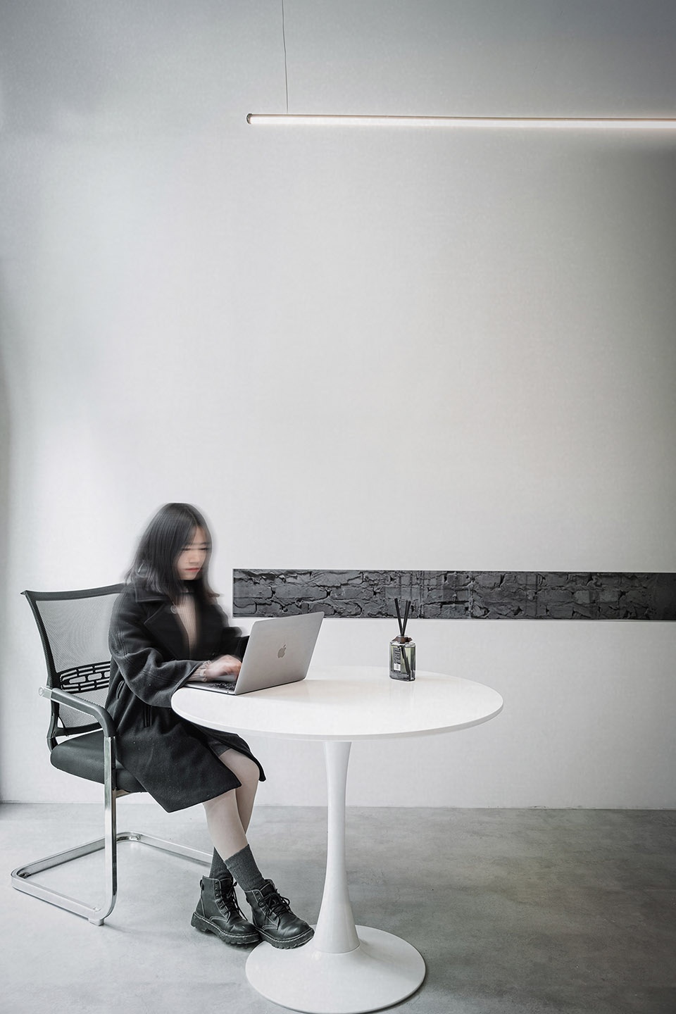 Looking up at the screen Qing Studio