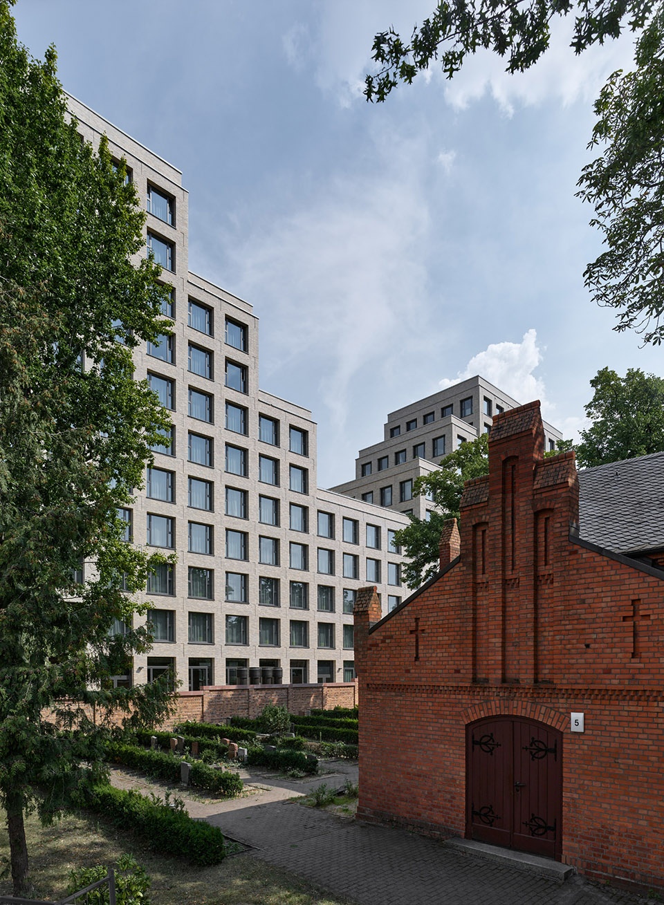 hotel and office building werdauer weg berlin by max dudler