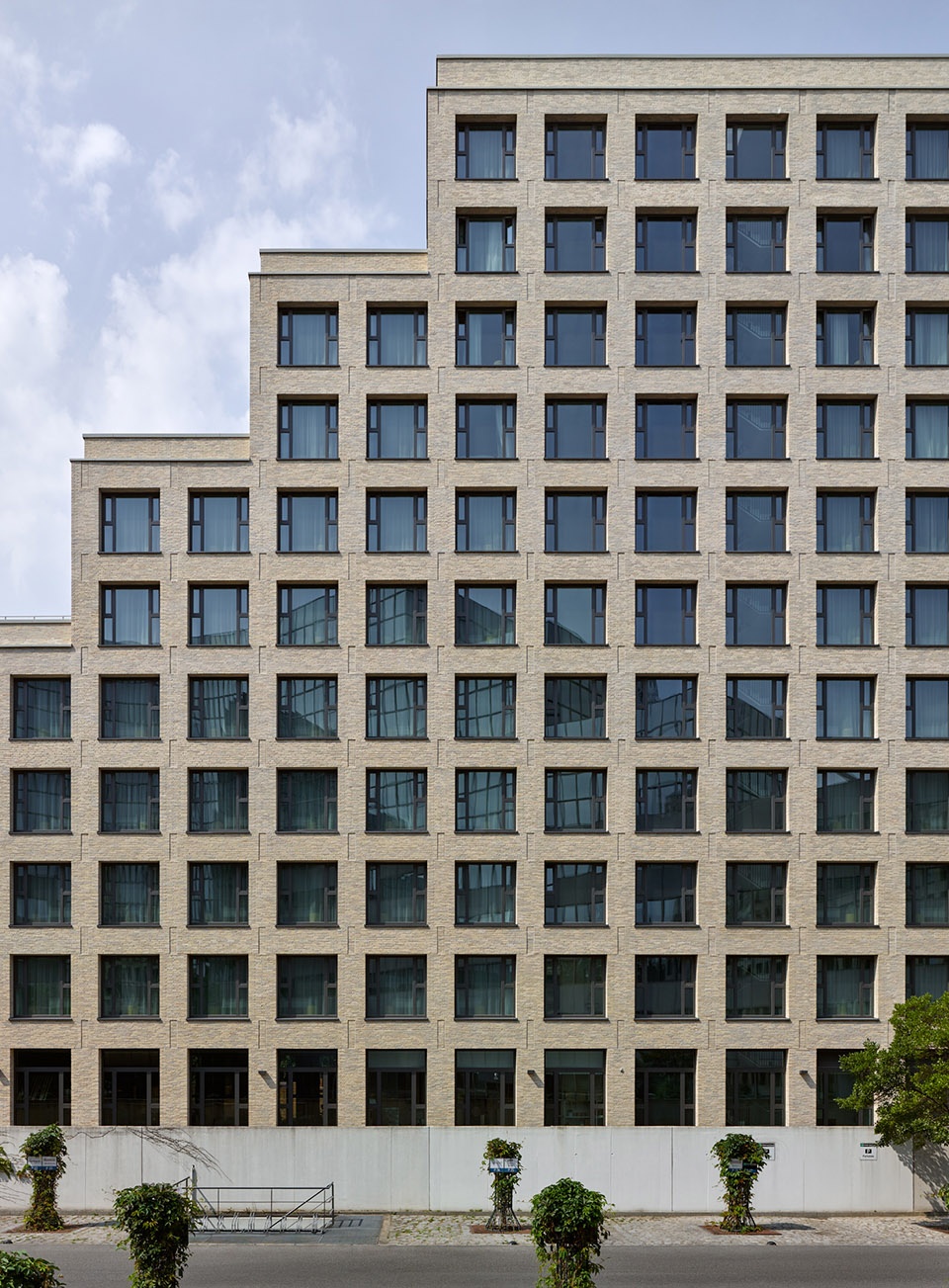 hotel and office building werdauer weg berlin by max dudler