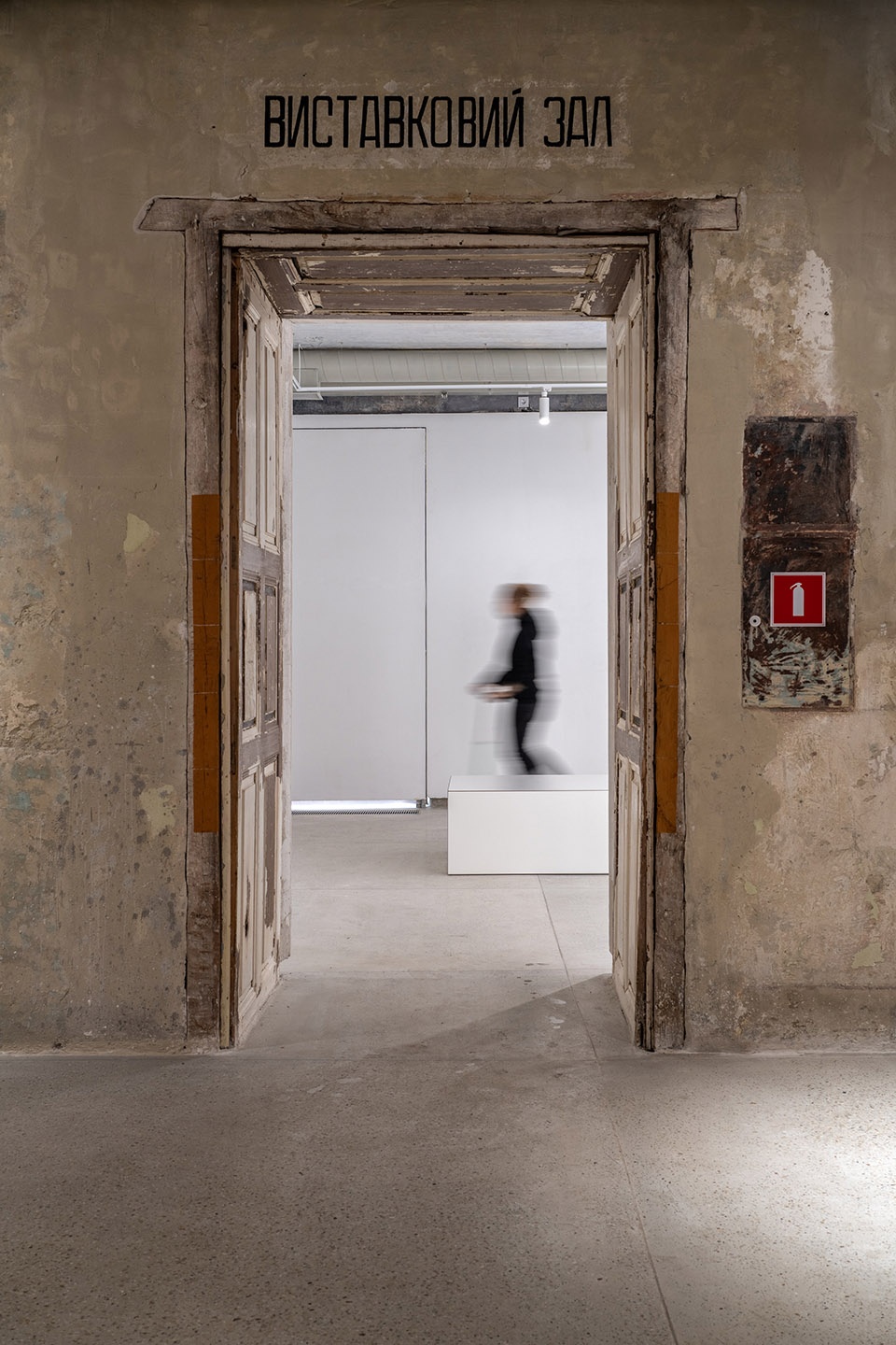 municipal art centre by replus design bureau