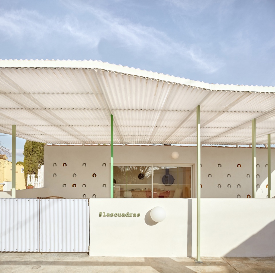 Las cuadras by Estudio ji Arquitectos
