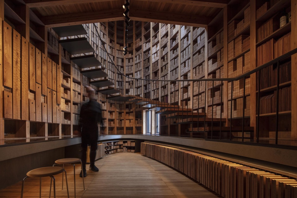 MARUHON FUKUOKA Office Showroom by KATORI archi design associates