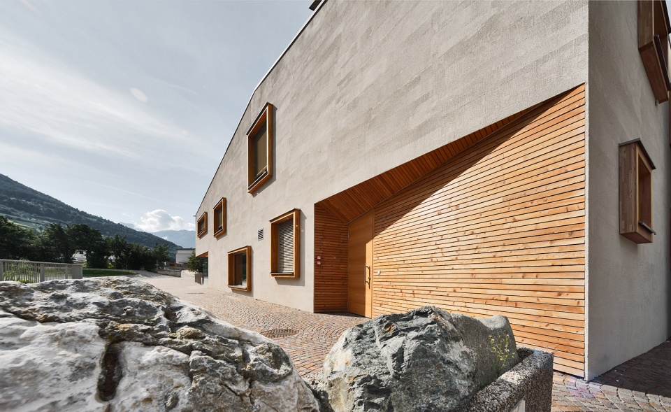 KINDERGARTEN SLUDERNO by Roland Baldi Architects