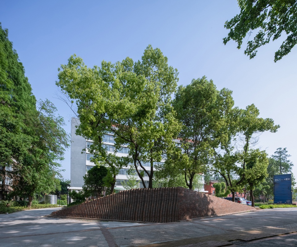 landscape reconstruction of wuhan liangyou red town culture and art community by uao