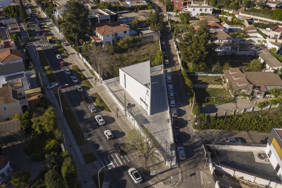 pharmacy 58 in cordoba by estudio de arquitectura javier terrados