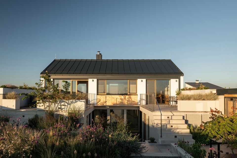 Family House With Atrium by SENAA architekti