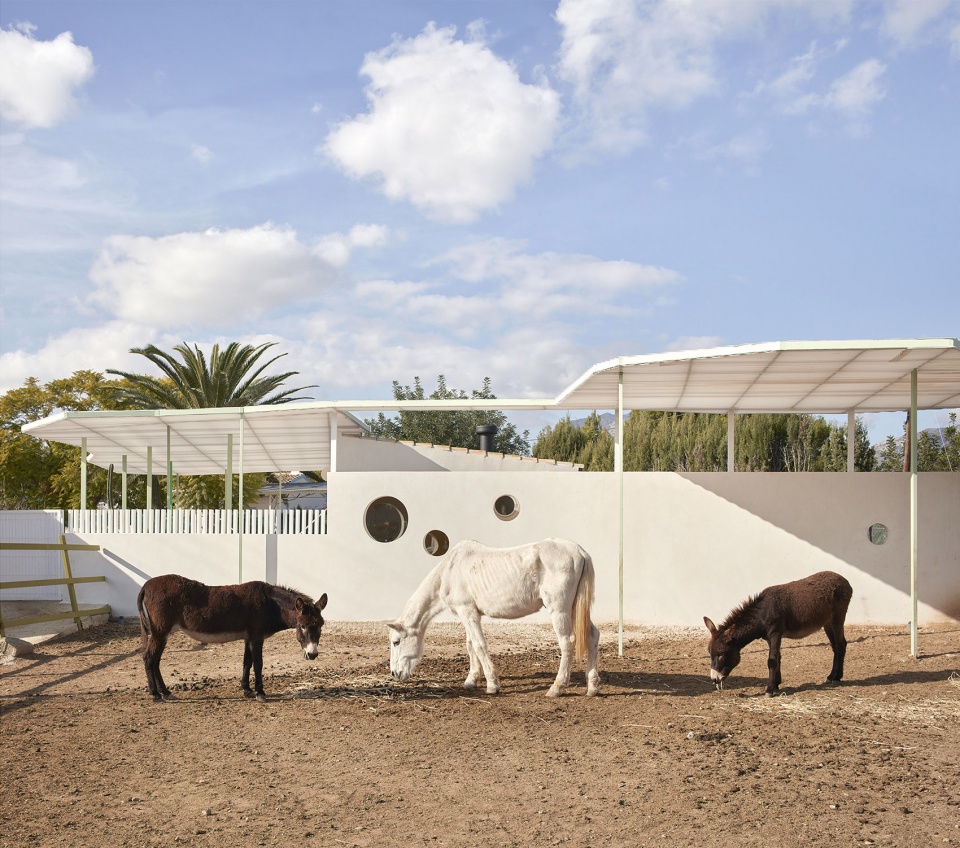 Las cuadras by Estudio ji Arquitectos