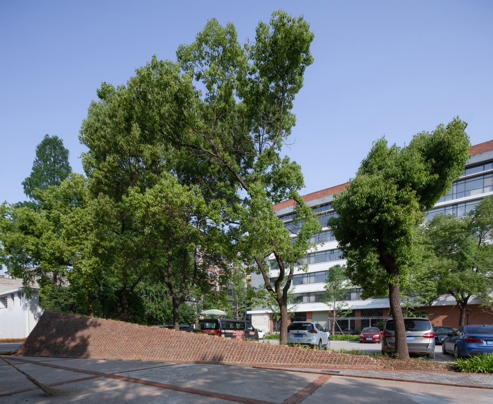 landscape reconstruction of wuhan liangyou red town culture and art community by uao