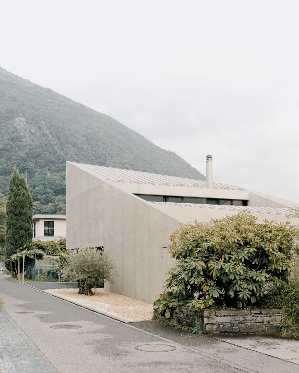 pyramid house by df dc