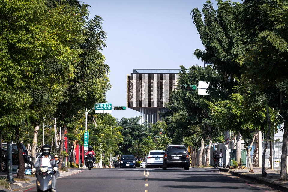 tainan public library by mecanoo mayu architects