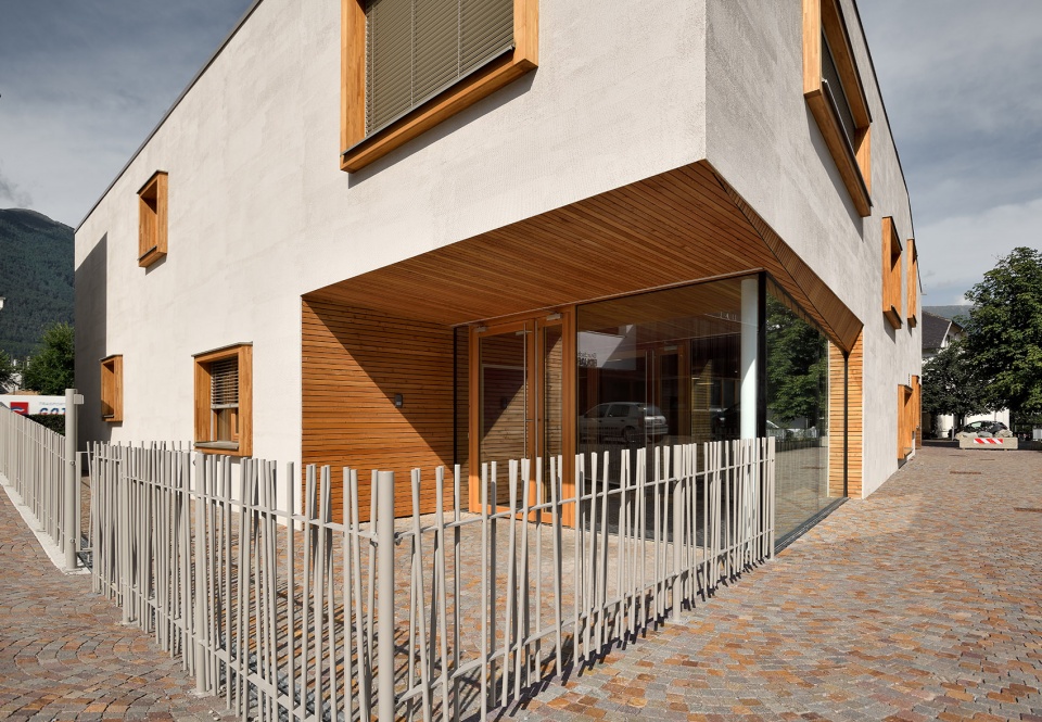 KINDERGARTEN SLUDERNO by Roland Baldi Architects