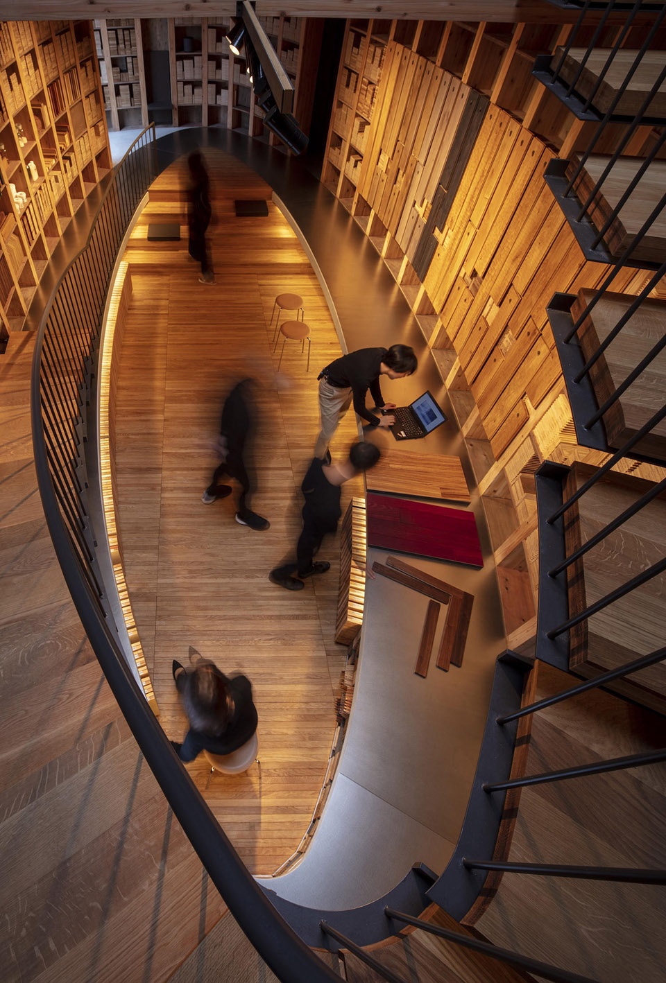 MARUHON FUKUOKA Office Showroom by KATORI archi design associates