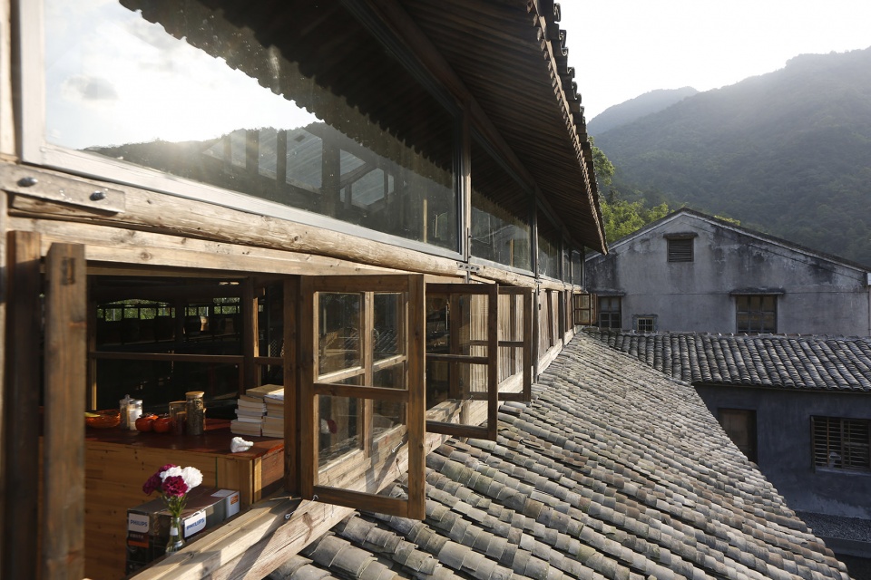 Xiao ao Zhongtong cultural station China by Johnson Design