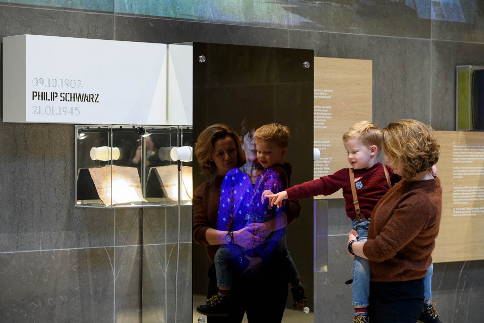 loenen national war cemetery exhibition by tinker imagineers