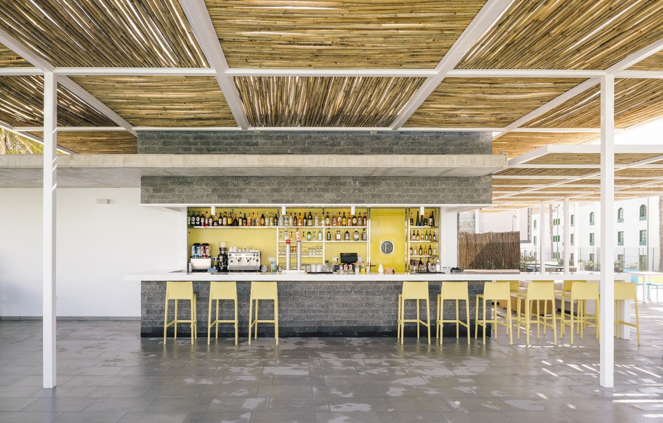 oasis lanz hotel by zooco estudio
