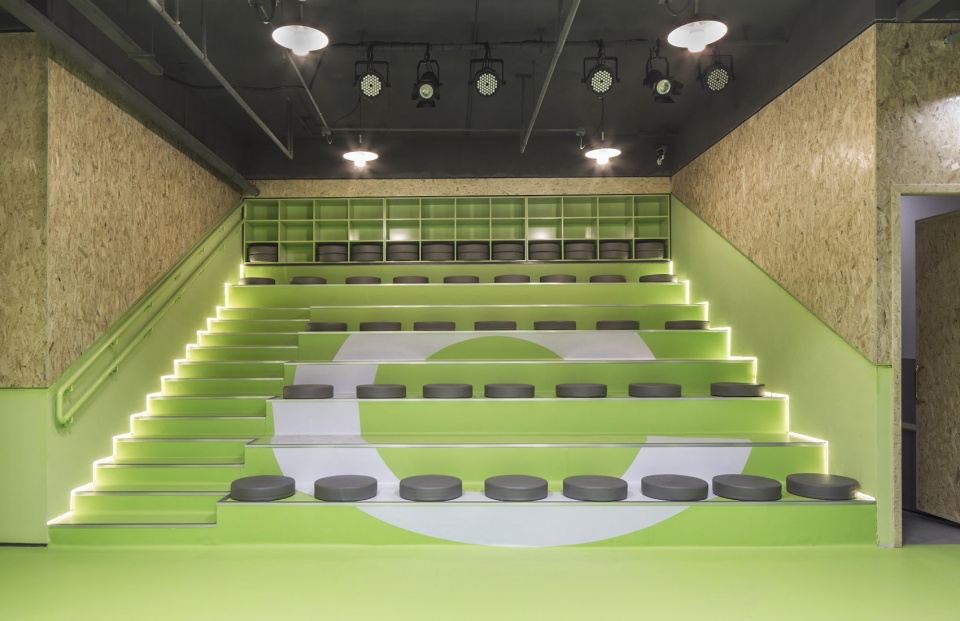Cultural Activity Center of Beijing Guang an men nei Community by MAT