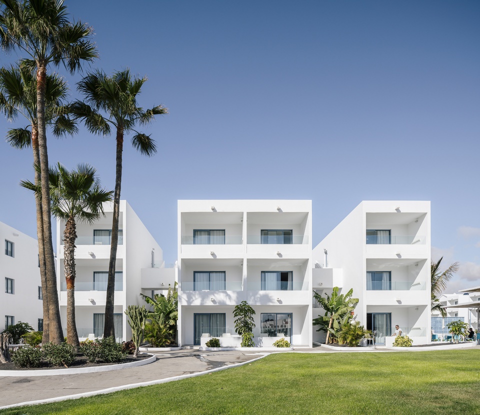 oasis lanz hotel by zooco estudio