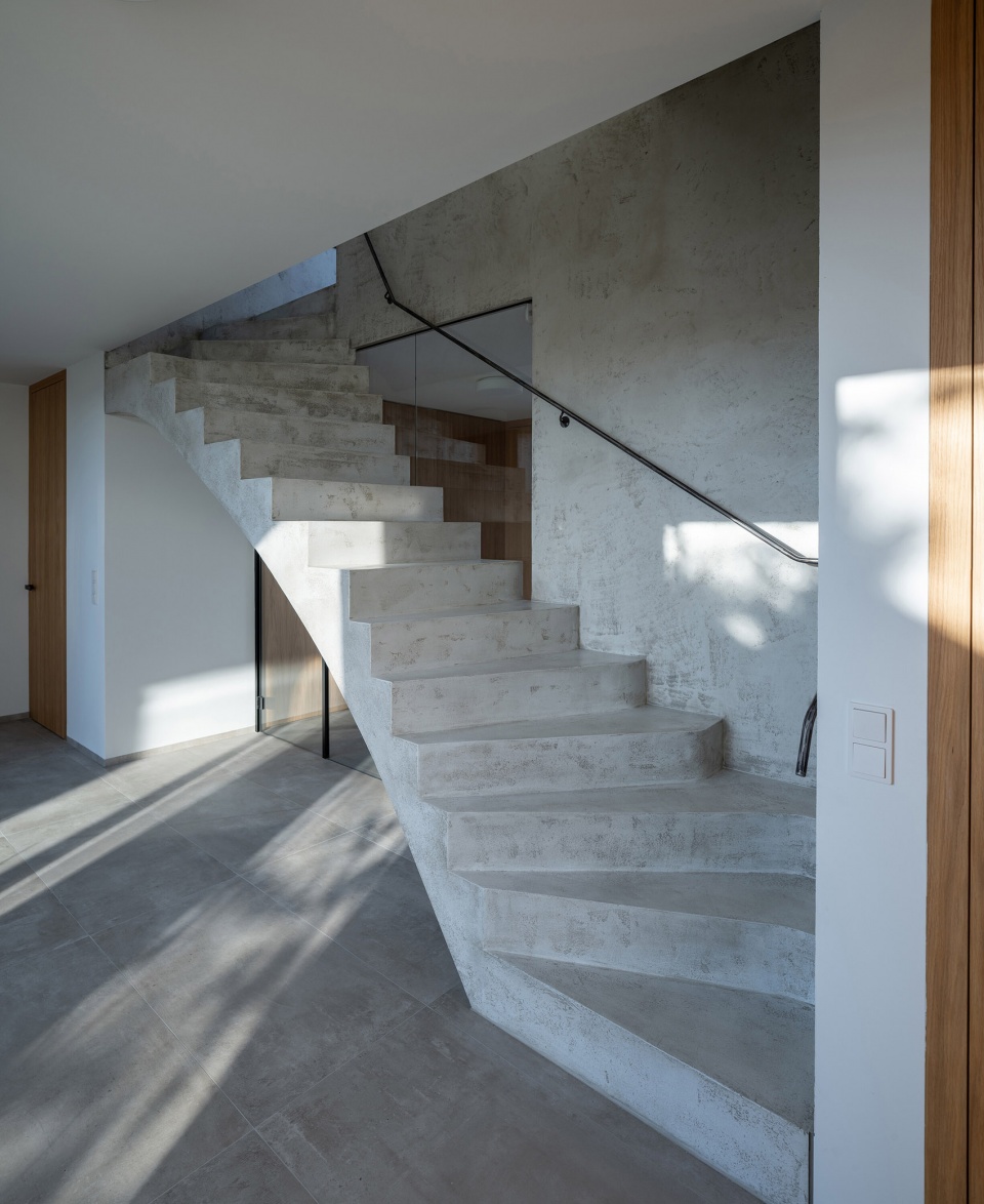 Family House With Atrium by SENAA architekti