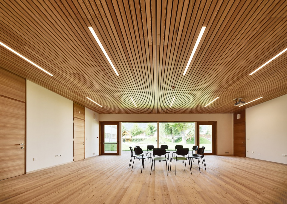 KINDERGARTEN SLUDERNO by Roland Baldi Architects