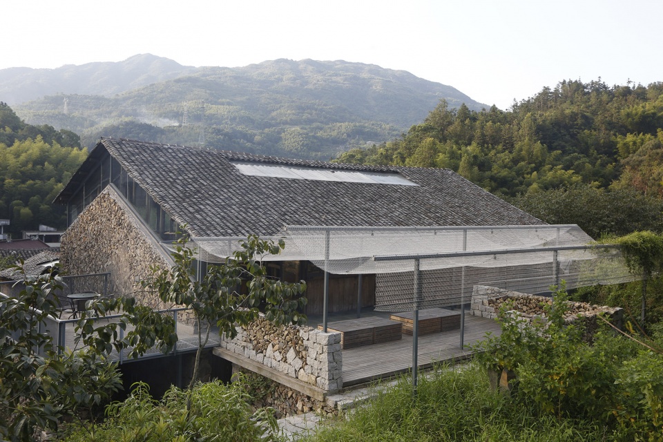 Xiao ao Zhongtong cultural station China by Johnson Design