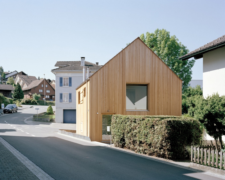 kleines haus by lukas lenherr architektur