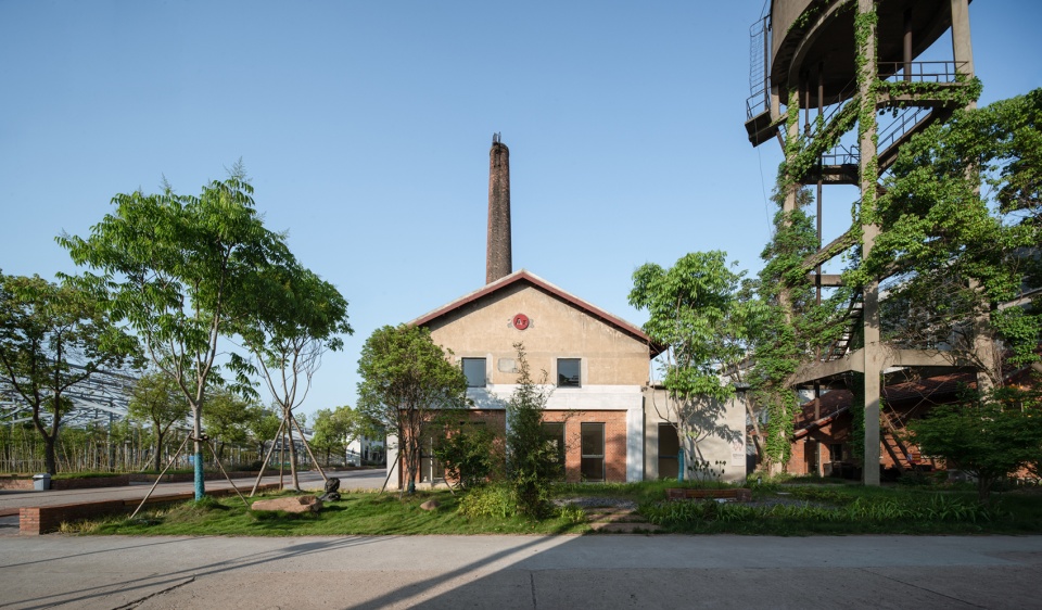 landscape reconstruction of wuhan liangyou red town culture and art community by uao