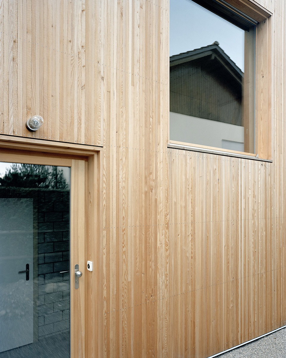 kleines haus by lukas lenherr architektur