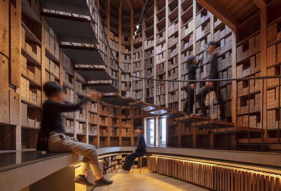 MARUHON FUKUOKA Office Showroom by KATORI archi design associates