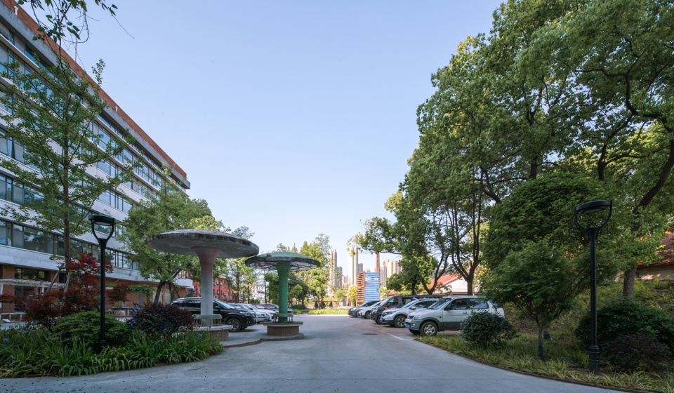 landscape reconstruction of wuhan liangyou red town culture and art community by uao