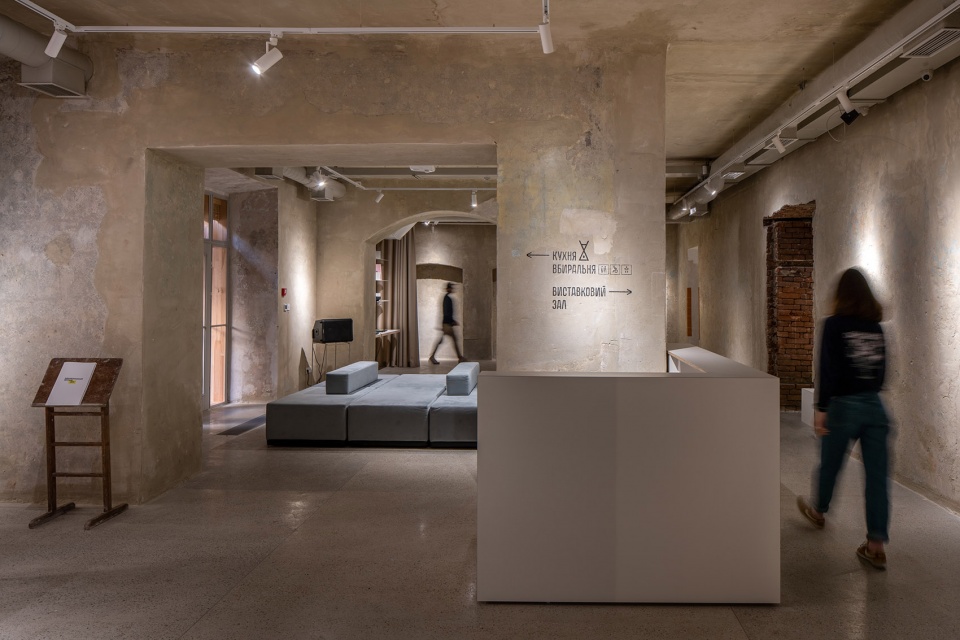 municipal art centre by replus design bureau