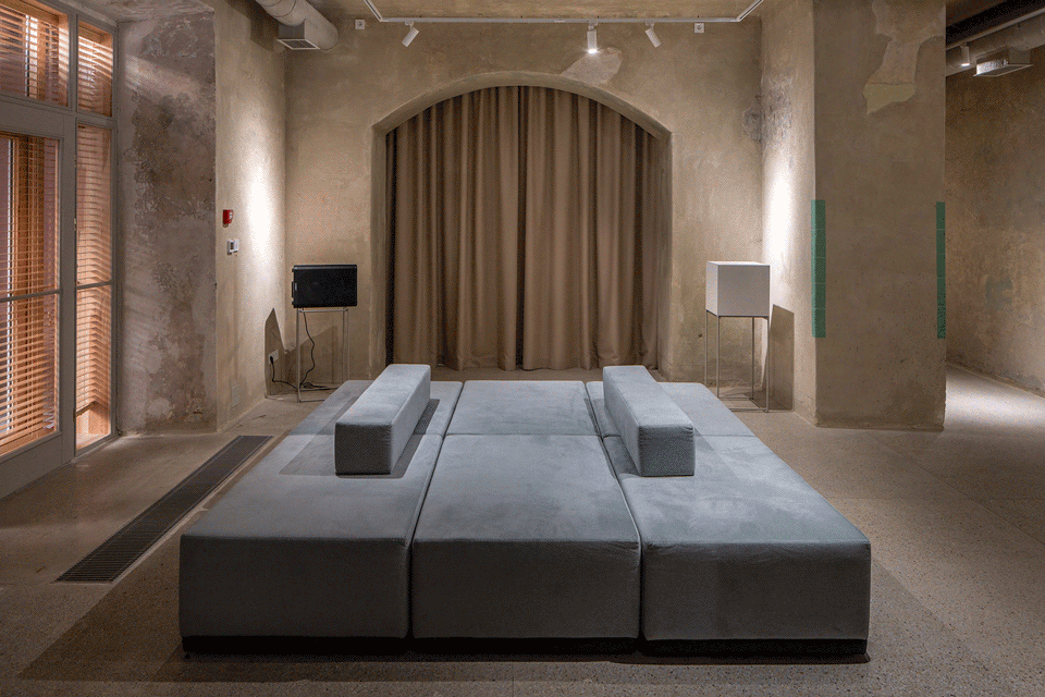 municipal art centre by replus design bureau
