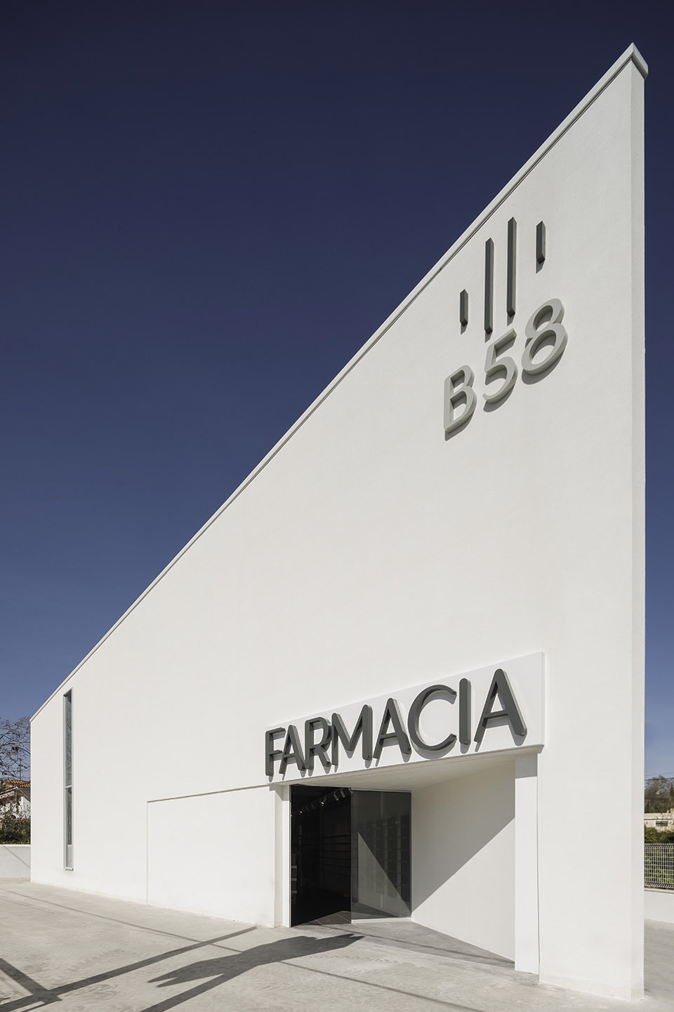 pharmacy 58 in cordoba by estudio de arquitectura javier terrados
